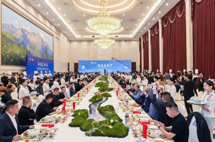 以鲤鱼为媒全球餐饮人齐聚郑州共话新豫菜(图10)