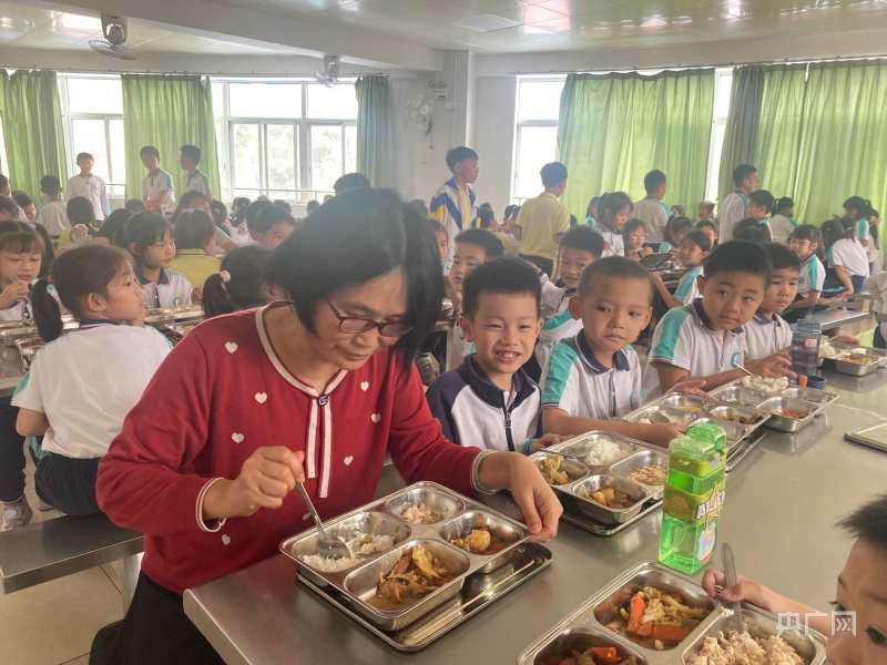 “师生同餐”共享佳肴火炬高新区创新校园食堂管理(图3)