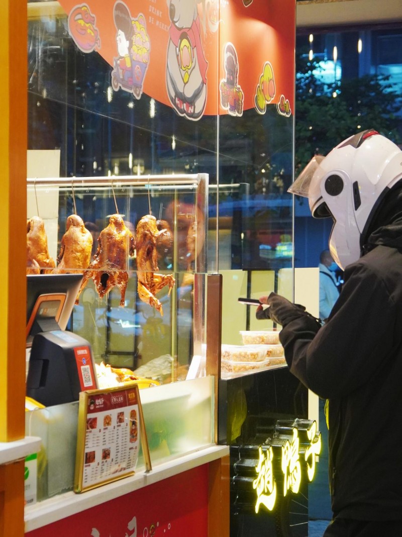 特种兵旅游时代赵鸭子甜皮鸭不负大学生美食爱好家的期待(图5)