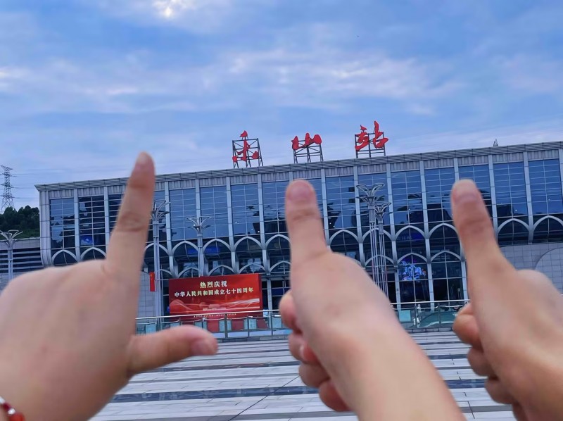 特种兵旅游时代赵鸭子甜皮鸭不负大学生美食爱好家的期待