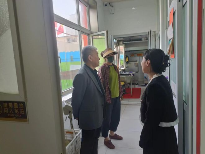 食品安全震新社区严守食品安全底线守护师生饮食(图2)