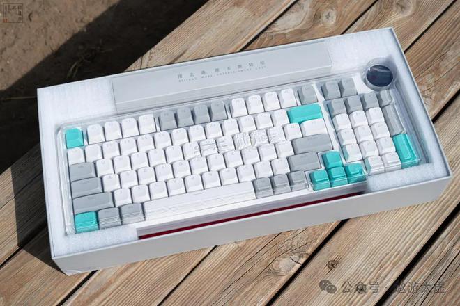 手柄老厂试水电竞键盘手感丝滑还有灵感旋钮北通灵感键盘上手(图4)