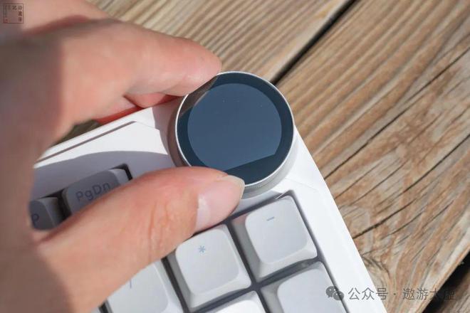 手柄老厂试水电竞键盘手感丝滑还有灵感旋钮北通灵感键盘上手(图14)