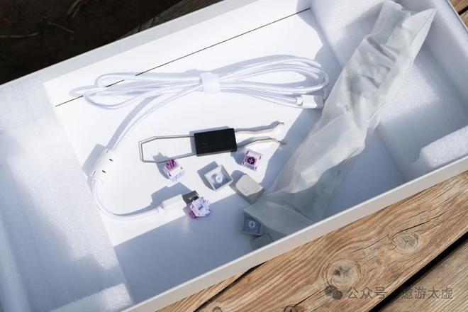 手柄老厂试水电竞键盘手感丝滑还有灵感旋钮北通灵感键盘上手(图5)