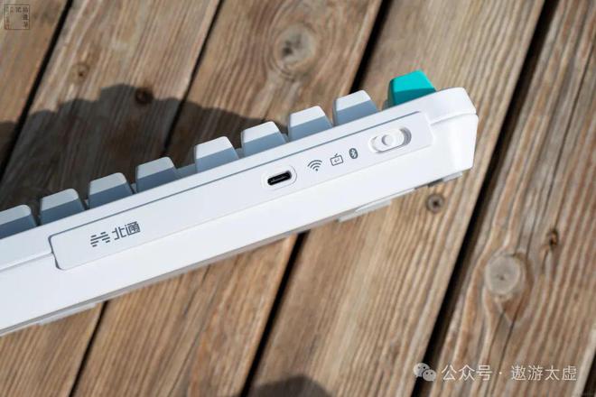 手柄老厂试水电竞键盘手感丝滑还有灵感旋钮北通灵感键盘上手(图16)