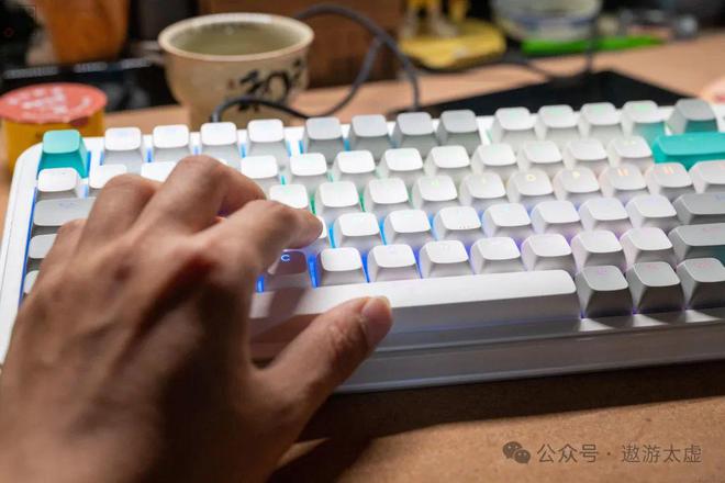 手柄老厂试水电竞键盘手感丝滑还有灵感旋钮北通灵感键盘上手(图24)