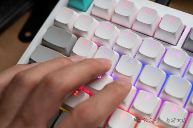 手柄老厂试水电竞键盘手感丝滑还有灵感旋钮北通灵感键盘上手(图22)