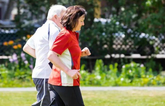 56岁男子起夜上厕所突发脑梗！医生叹息：多数老人都会犯这个错(图4)