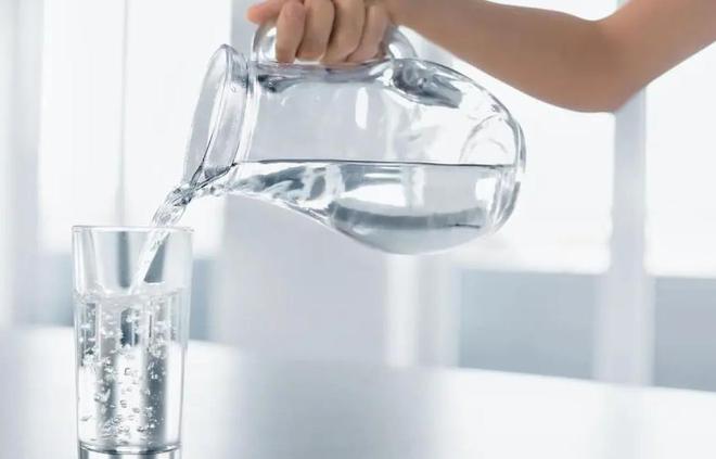 56岁男子起夜上厕所突发脑梗！医生叹息：多数老人都会犯这个错(图2)