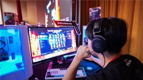 热血开战谁与争锋!Lexar雷克沙2024高校电竞挑战赛成都站打响(图2)