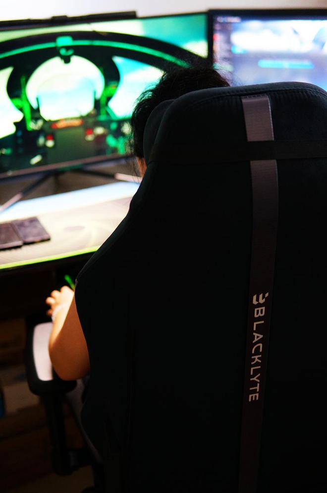 够潮流更解压:BLACKLYTE逐夜电竞椅评测(图29)