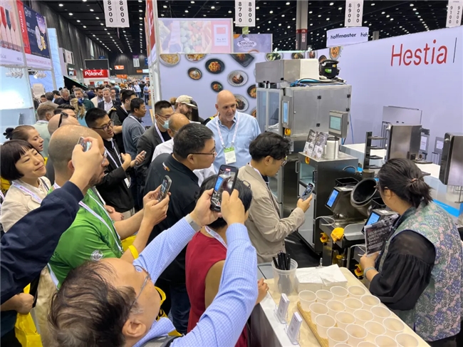 全球最大餐饮展多国炒菜机器人同场竞技中国香港一马当先