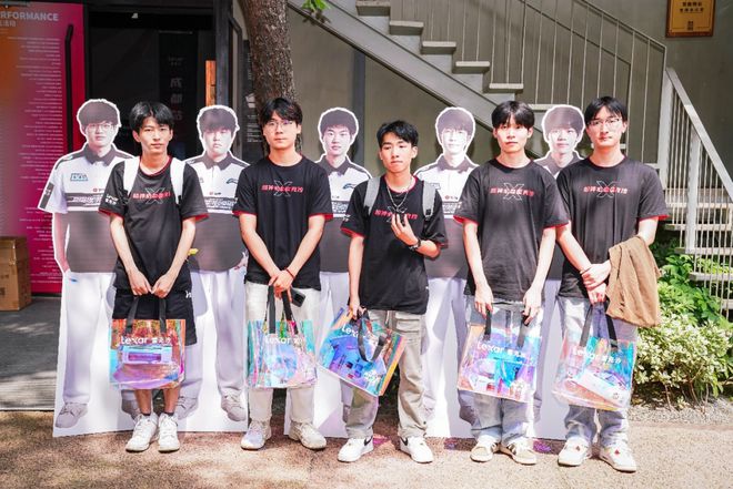 巨星争冠新星追梦：雷克沙校园电竞挑战赛成都赛区总决赛圆满落幕(图3)