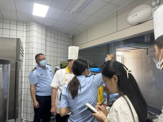 感知山东民生小“食”安全大事滨城区开展餐饮行业专项整治工作(图2)