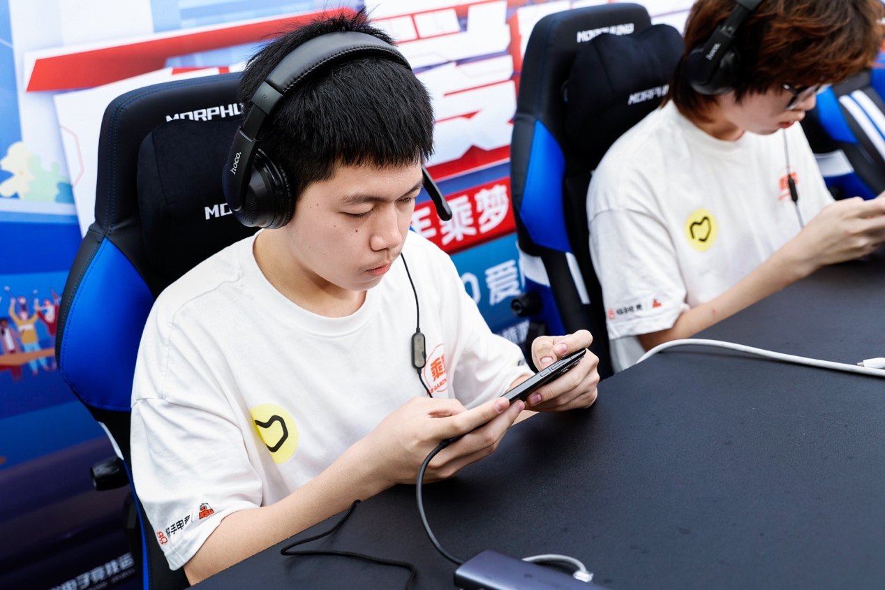 明星助阵、热血竞技!快手电竞乘梦杯电竞挑战赛深圳站完美落幕(图2)