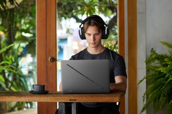 搭载AMD锐龙AI9HX370处理器ROG发布新款ROG幻16Air专业性能轻薄本(图3)