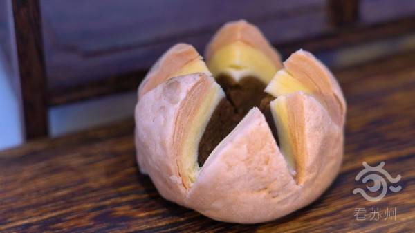 颜值与口感并存!夏日美食荷花酥出街成“网红”! 颜值与口感并存!夏日美食荷花酥出街成“网红”!