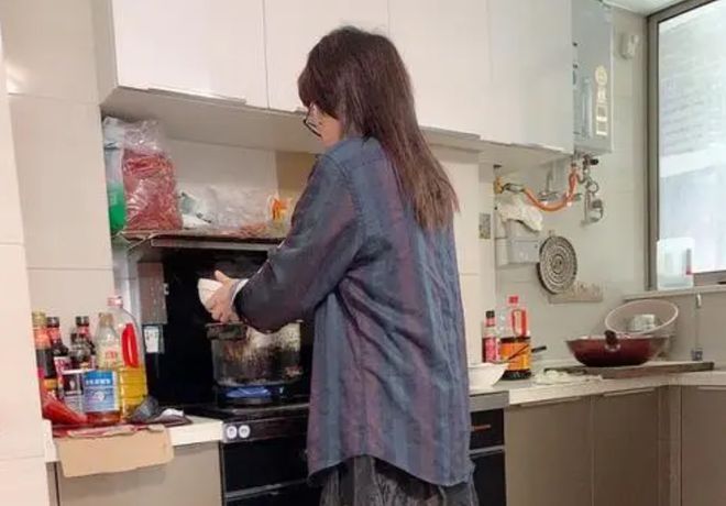 广东女子吐槽婆婆做的饭菜婚后5个月瘦21斤网友：我也吃不饱(图7)