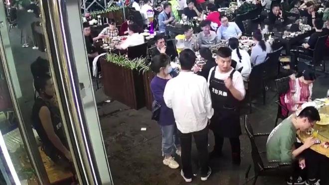 19年浙江美食街降“横祸”嫌疑人身影成谜警方一招让罪犯现身(图7)