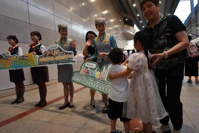 京港、沪港夕发朝至高铁动卧今晚出发列车上可享香港美食(图3)
