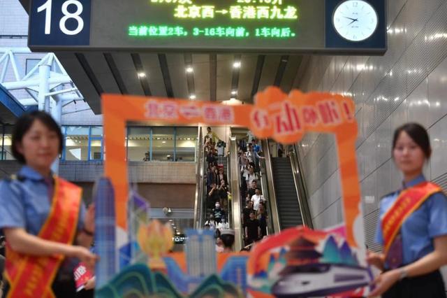 京港、沪港夕发朝至高铁动卧今晚出发列车上可享香港美食(图6)