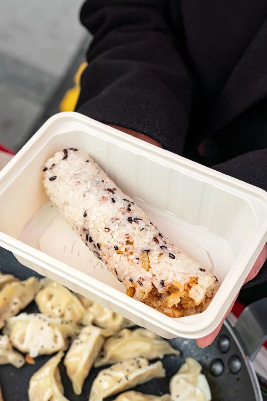 近地铁美食触手可及！普陀有辆快闪美食车带来城市烟火气(图5)