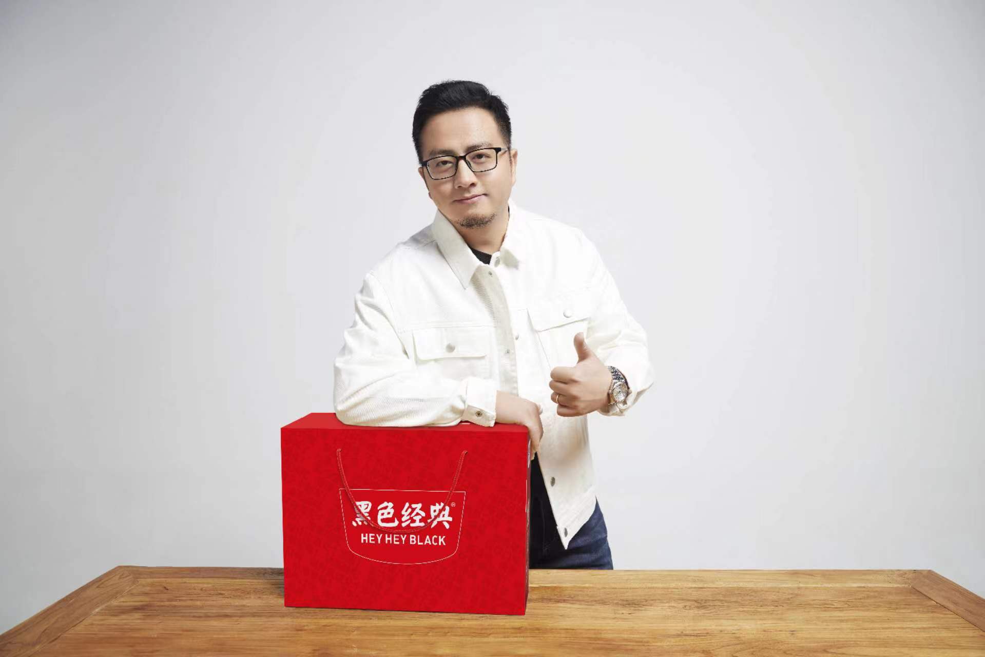 看2024丨黑色经典卢路成:传承但不拘于传统博众而口味独特 看2024丨黑色经典卢路成:传承但不拘于传统博众而口味独特