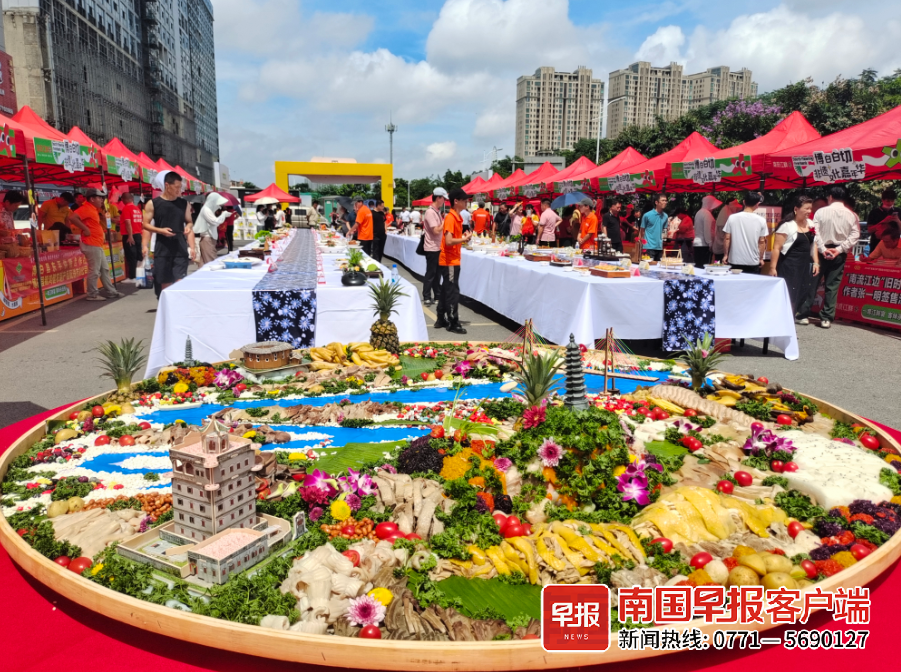 直径2米博白白切大拼盘亮相广西客家菜美食大赛 直径2米博白白切大拼盘亮相广西客家菜美食大赛