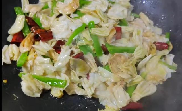 美好生活在云南|清炒木耳花美味又滋补 美好生活在云南|清炒木耳花美味又滋补