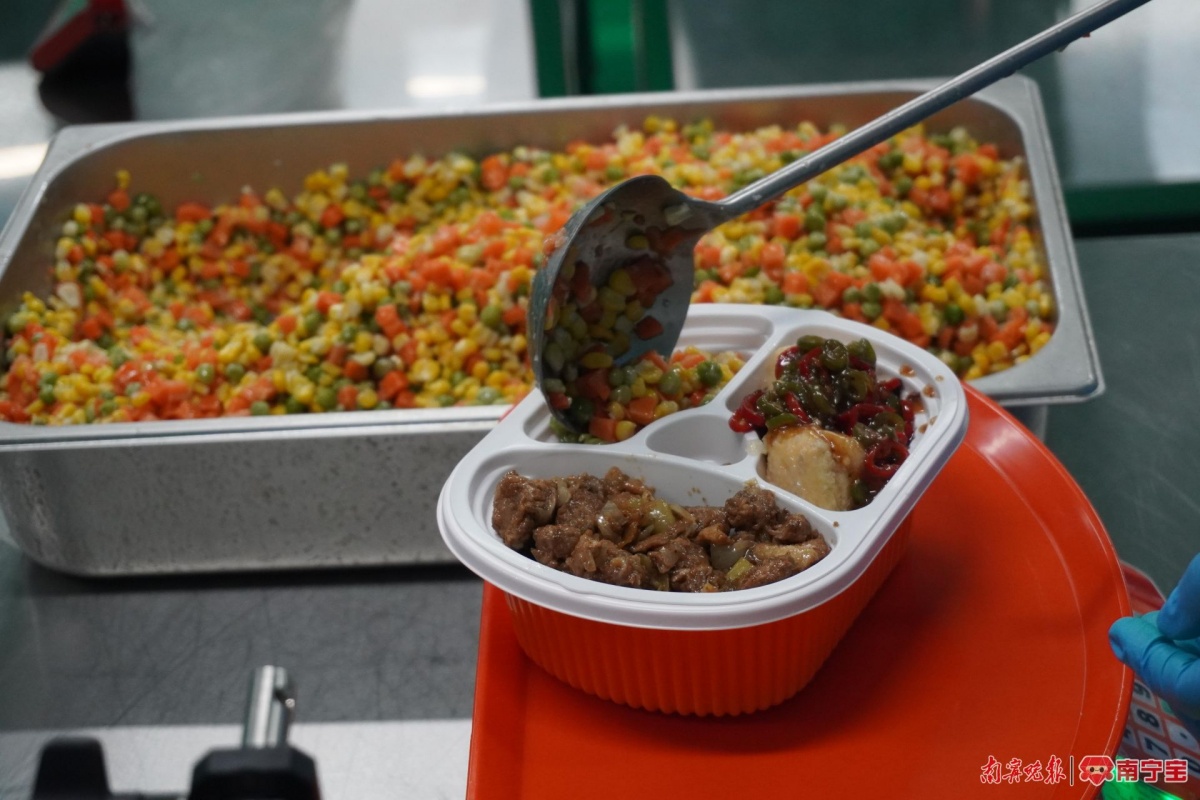 “印象桂味”特色餐食上线!动车上也能品尝广西美食(图2)