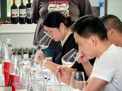 葡萄酒与美食的碰撞侍酒大师开课!(图2)