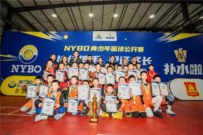 以拼搏燃爆热爱东鹏特饮见证中国电竞“正当燃”(图4)