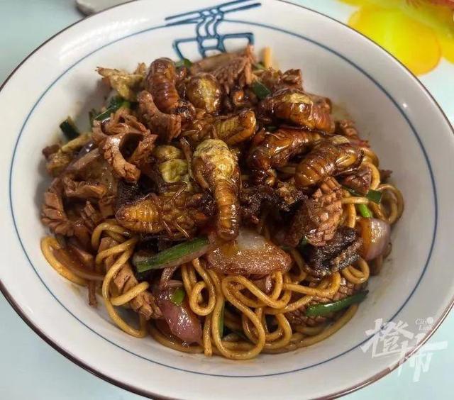 老板娘卖美食“知了”日入过万但不是人人都能吃(图3)