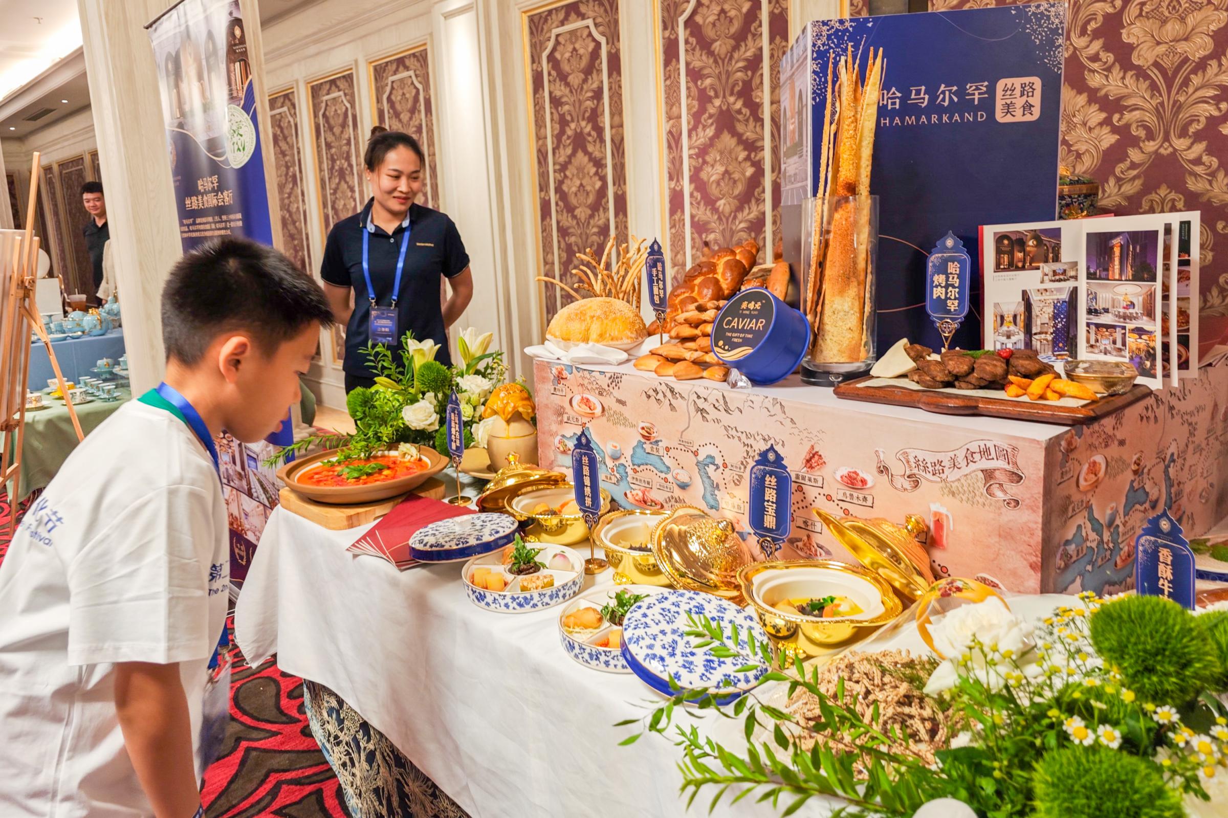 体验舌尖上的“一带一路”丝路美食文化节开幕(图2)
