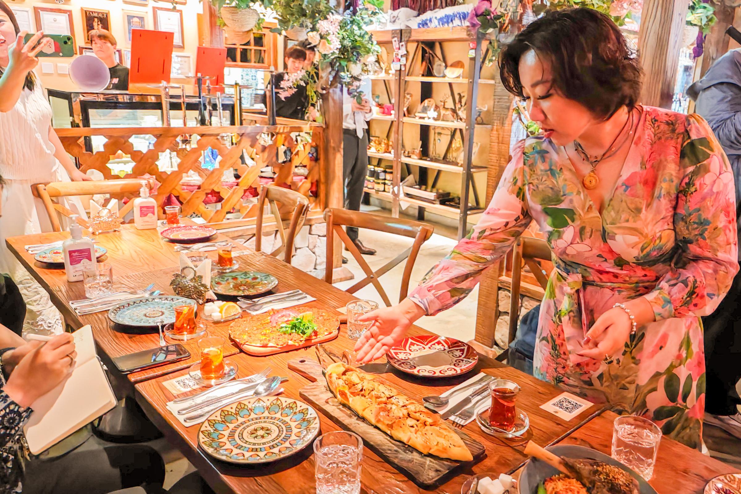 体验舌尖上的“一带一路”丝路美食文化节开幕(图3)