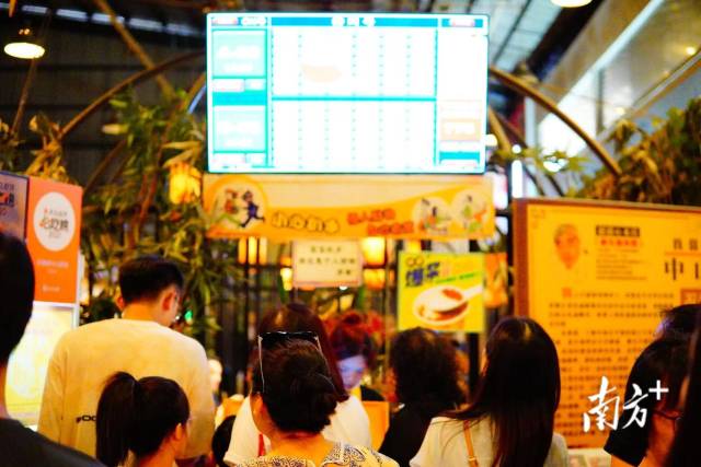 现场|中山美食店停满粤B车(图3)