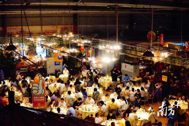 现场|中山美食店停满粤B车 现场|中山美食店停满粤B车