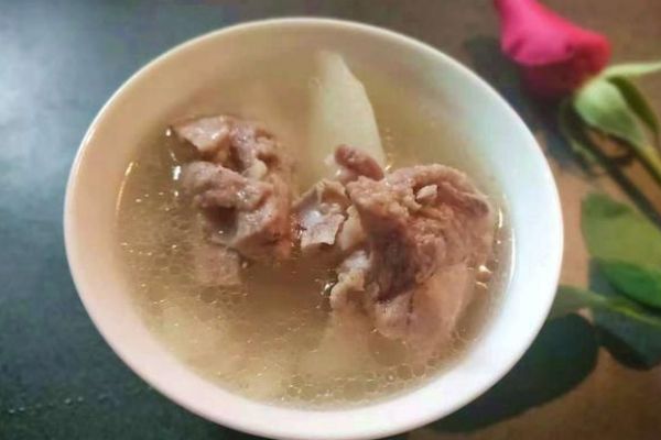 筒骨汤作为一道家常美食味道鲜美营养丰富深受人们的喜爱(图3)