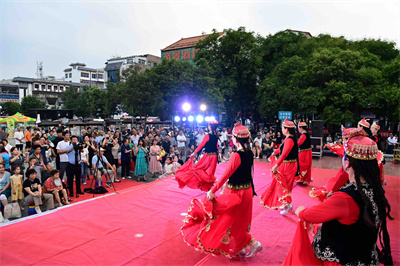 品美食看表演……快来洛阳这里体验浓浓文艺味儿! 品美食看表演……快来洛阳这里体验浓浓文艺味儿!
