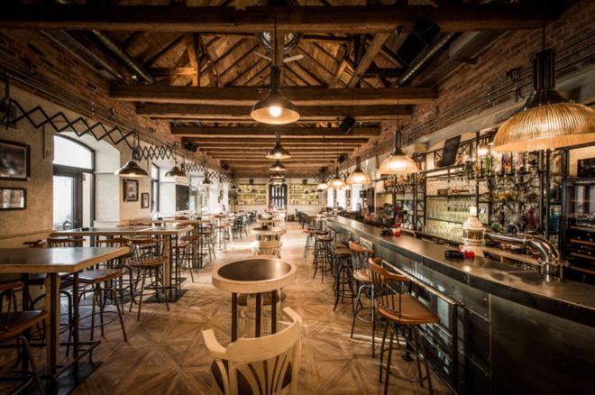 一条吐司118元两块饼干21元明星干餐饮真这么好赚?(图4)