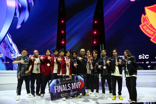 马来西亚SRG战队夺得电竞世界杯《决胜巅峰》冠军