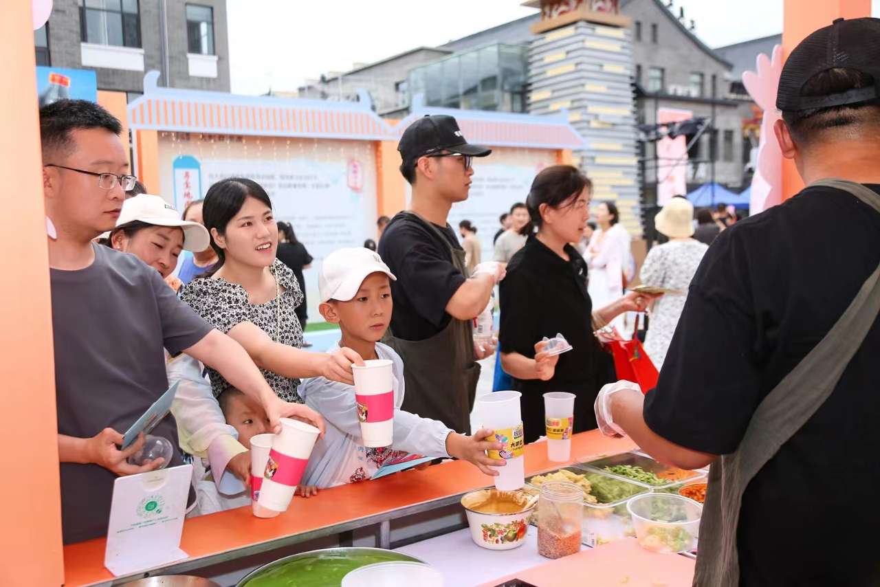 宁夏:“大武口鲜味来”2024·大武口凉皮美食季金牌合伙人活动启动(图4)