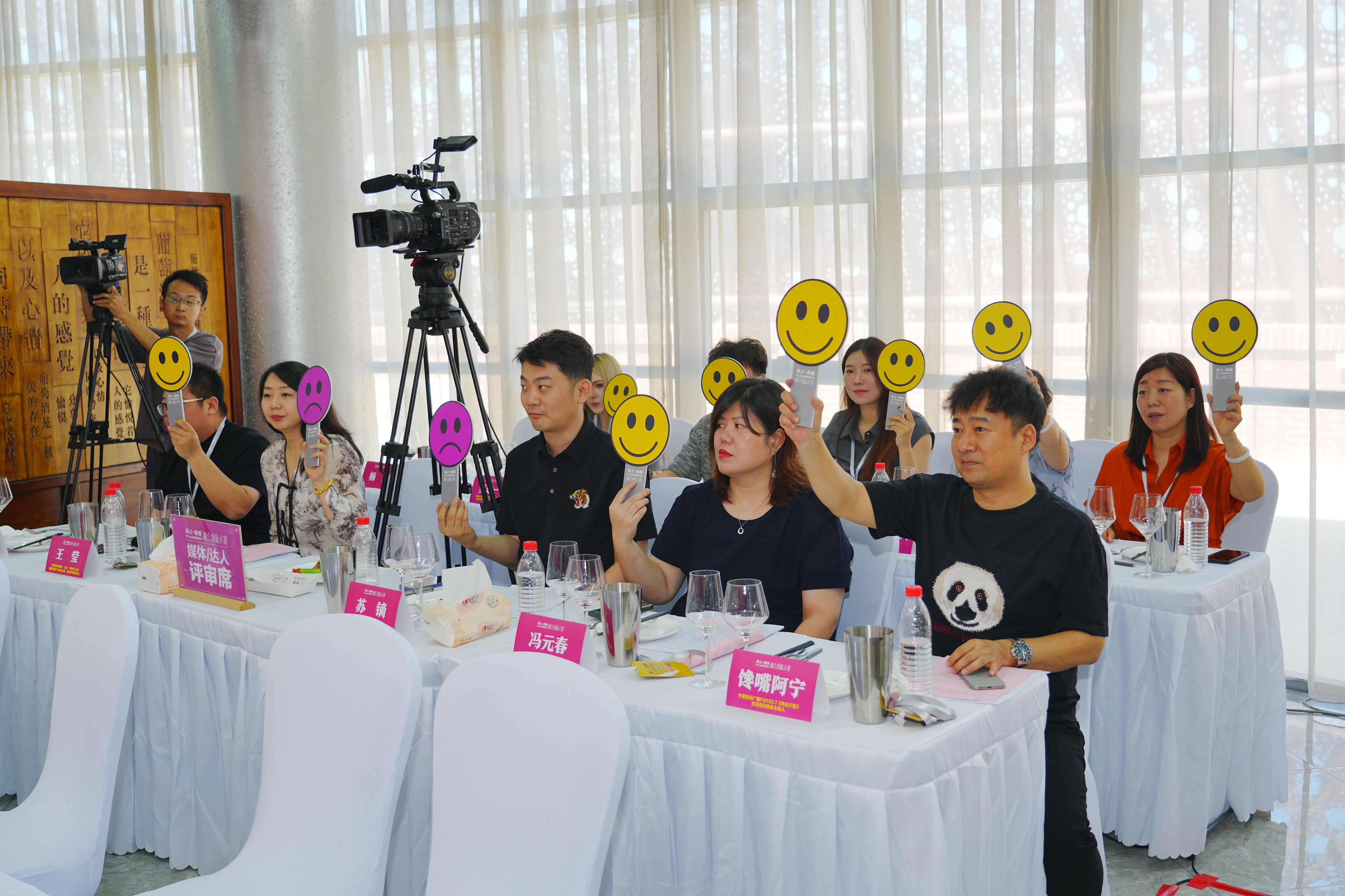 “风土·香颂”贺兰山东麓葡萄酒美食融合创新大赛现场评选活动举办(图3)