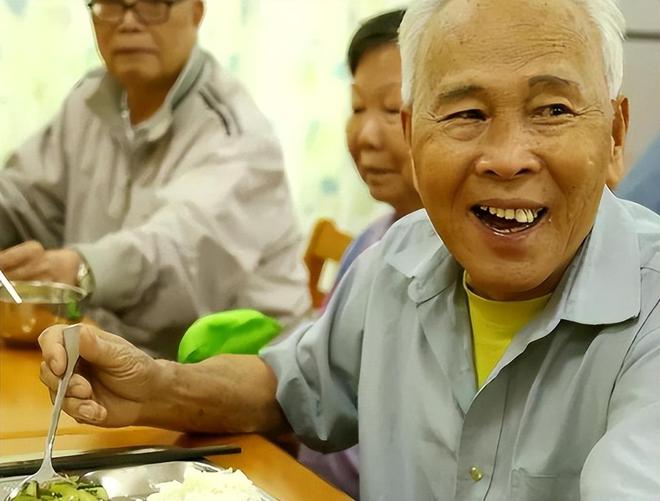 医生提醒:岁数大了宁可吃腌菜熏肉都不要多吃这4种蔬菜(图20)