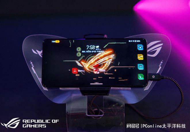 2024ChinaJoy开展!ROG游戏手机8+电竞潮物亮相(图2)