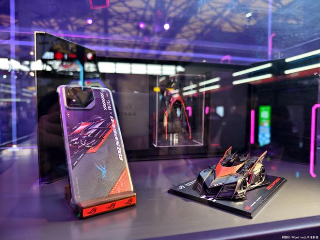 2024ChinaJoy开展!ROG游戏手机8+电竞潮物亮相(图5)