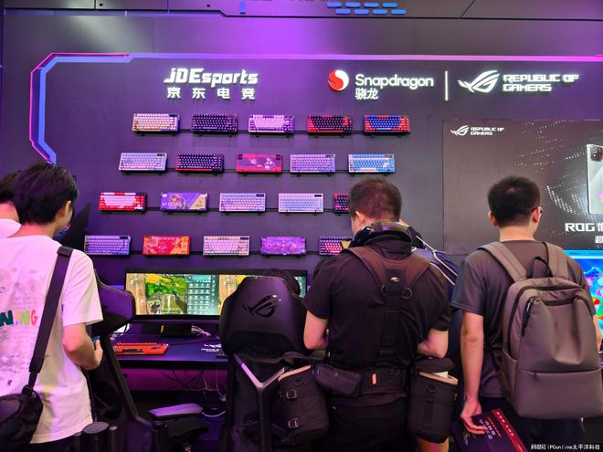 2024ChinaJoy开展!ROG游戏手机8+电竞潮物亮相(图4)