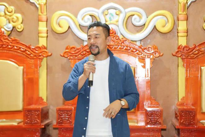 ③赛车轰鸣燃激情“烤全羊”盛宴迎宾客！走进暖城鄂尔多斯企业家商务考察活动圆满落幕(图5)