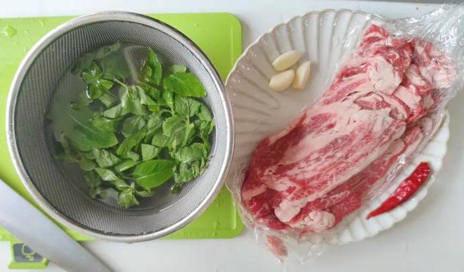 美食厨房丨薄荷炒牛肉