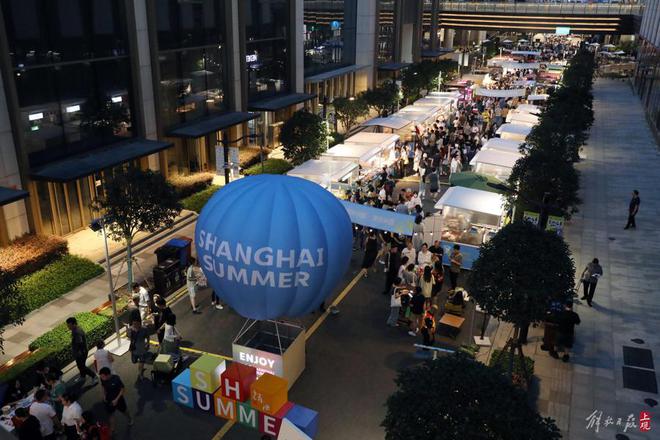 徐汇首条马路美食夜市“西岸夜巷”走红(图3)